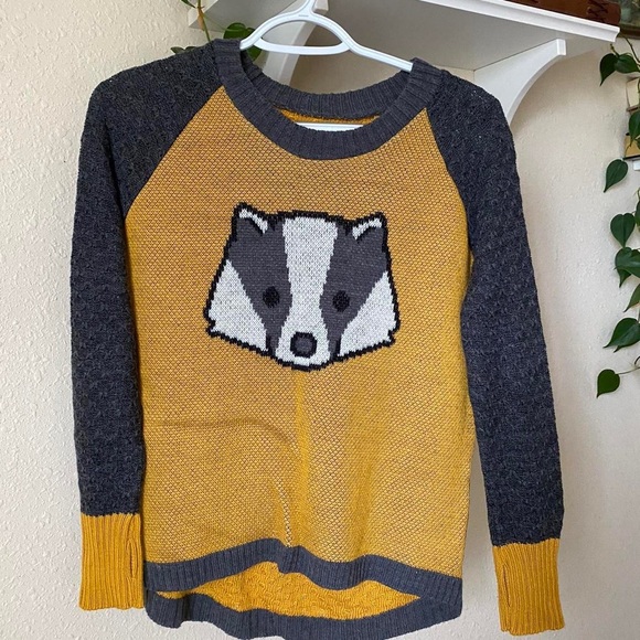 Hufflepuff badger sweater - Picture 1 of 5